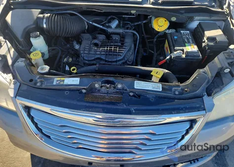 2014 Chrysler Town & Country Touring z USA, uszkodzony, nr VIN 2C4RC1BG1ER358915